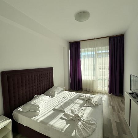 Tanya Apartments Summerland Mamaia Buitenkant foto