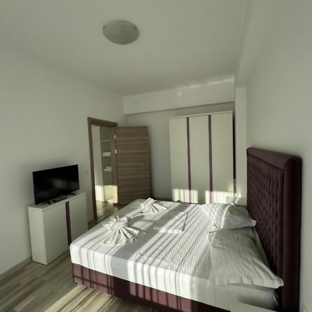 Tanya Apartments Summerland Mamaia Buitenkant foto