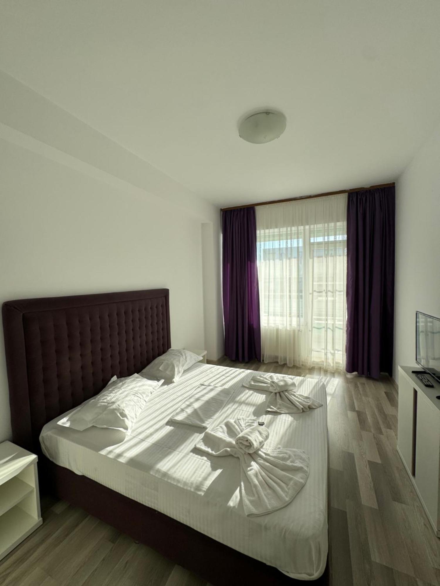 Tanya Apartments Summerland Mamaia Buitenkant foto